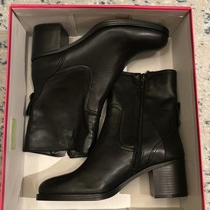 Vince Camuto boots size 8